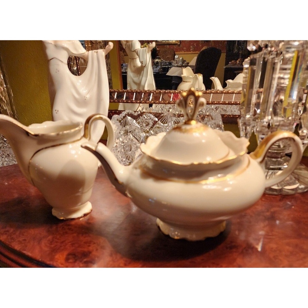 SORAU Carstens Porzellan Porcelain Tea Pot & Cream Jug in Kavalier pattern 1929